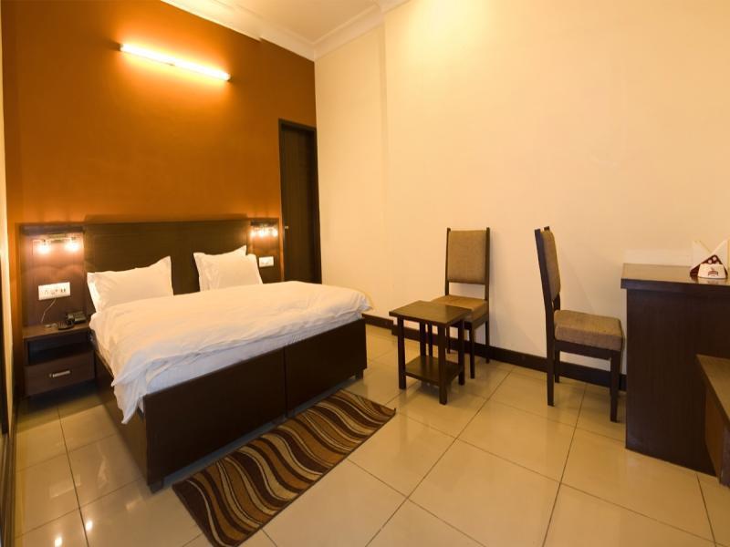 Click Hotel Kohinoor, Ludhiana Exterior photo